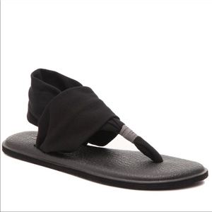 Sanuk yoga sandals